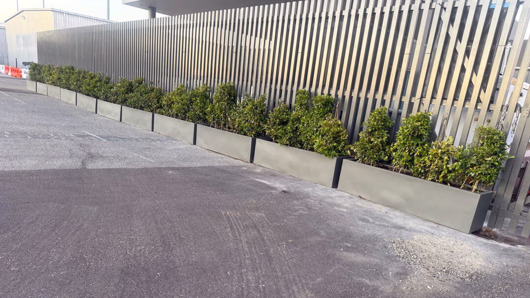 Decorated Space With 10 Pieces Tov Fibreglass Reinforced Oblong Trough